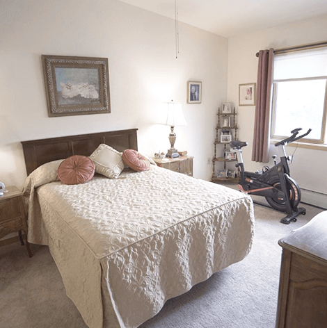 Good Samaritan Society - Estes Park Independent Living Apartment Bedroom